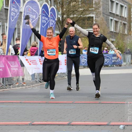 12.04.2026 - 45. Internationalen Wilhelmsburger Insellauf Strokosch-Dieckow http://msf.ph/oto/9477137 12.04.2026 13:31:09 Ziel 4456, 4463, 5815 meine-sportfotos.de