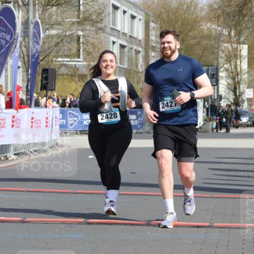 12.04.2026 - 45. Internationalen Wilhelmsburger Insellauf Strokosch-Dieckow http://msf.ph/oto/9477263 12.04.2026 11:36:52 Ziel 2428, 2427 meine-sportfotos.de