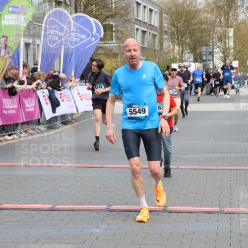 12.04.2026 - 45. Internationalen Wilhelmsburger Insellauf Strokosch-Dieckow http://msf.ph/oto/9477270 12.04.2026 12:57:17 Ziel 5141, 5549, 5163, 5147, 3600 meine-sportfotos.de