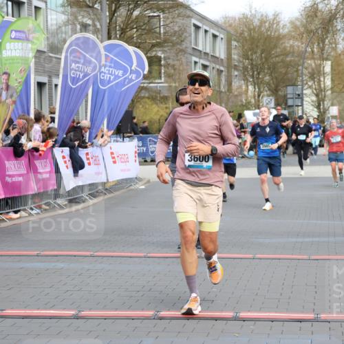 12.04.2026 - 45. Internationalen Wilhelmsburger Insellauf Strokosch-Dieckow http://msf.ph/oto/9477315 12.04.2026 12:57:22 Ziel 5147, 3600, 2491, 3985, 4598 meine-sportfotos.de