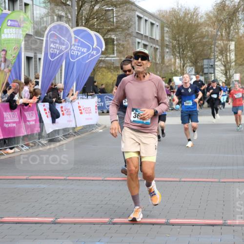12.04.2026 - 45. Internationalen Wilhelmsburger Insellauf Strokosch-Dieckow http://msf.ph/oto/9477328 12.04.2026 12:57:22 Ziel 5147, 3600, 2491, 3985, 4598 meine-sportfotos.de