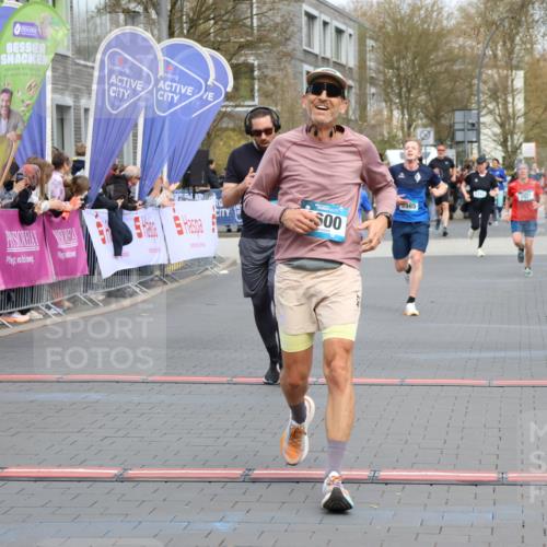 12.04.2026 - 45. Internationalen Wilhelmsburger Insellauf Strokosch-Dieckow http://msf.ph/oto/9477383 12.04.2026 12:57:22 Ziel 5147, 3600, 2491, 3985, 4598 meine-sportfotos.de