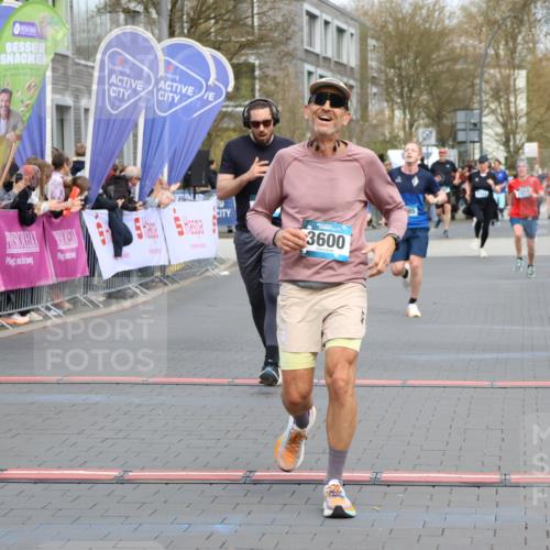 12.04.2026 - 45. Internationalen Wilhelmsburger Insellauf Strokosch-Dieckow http://msf.ph/oto/9477396 12.04.2026 12:57:22 Ziel 5147, 3600, 2491, 3985, 4598 meine-sportfotos.de