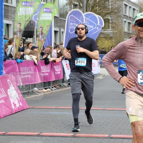 12.04.2026 - 45. Internationalen Wilhelmsburger Insellauf Strokosch-Dieckow http://msf.ph/oto/9477430 12.04.2026 12:57:23 Ziel 5147, 3600, 2491, 3985, 4598, 3921, 5343 meine-sportfotos.de