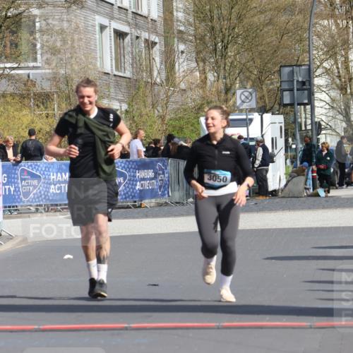 12.04.2026 - 45. Internationalen Wilhelmsburger Insellauf Strokosch-Dieckow http://msf.ph/oto/9477434 12.04.2026 11:37:44 Ziel 3050, 3051 meine-sportfotos.de