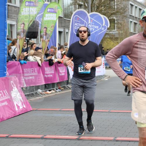 12.04.2026 - 45. Internationalen Wilhelmsburger Insellauf Strokosch-Dieckow http://msf.ph/oto/9477452 12.04.2026 12:57:24 Ziel 3600, 2491, 3985, 4598, 3921, 5343 meine-sportfotos.de
