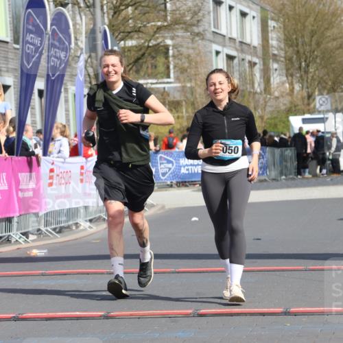 12.04.2026 - 45. Internationalen Wilhelmsburger Insellauf Strokosch-Dieckow http://msf.ph/oto/9477471 12.04.2026 11:37:47 Ziel 3050, 3051 meine-sportfotos.de