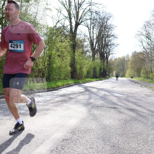 12.04.2026 - 45. Internationalen Wilhelmsburger Insellauf Yannick Fuchs http://msf.ph/oto/9477480 12.04.2026 10:13:03 Laufen 4291 meine-sportfotos.de