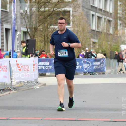 12.04.2026 - 45. Internationalen Wilhelmsburger Insellauf Strokosch-Dieckow http://msf.ph/oto/9477487 12.04.2026 13:30:42 Ziel 5241, 3981 meine-sportfotos.de