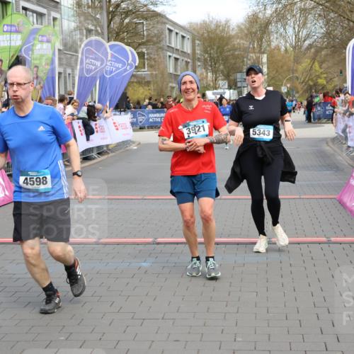 12.04.2026 - 45. Internationalen Wilhelmsburger Insellauf Strokosch-Dieckow http://msf.ph/oto/9477501 12.04.2026 12:57:28 Ziel 3985, 4598, 3921, 5343, 3867, 5500, 5073 meine-sportfotos.de