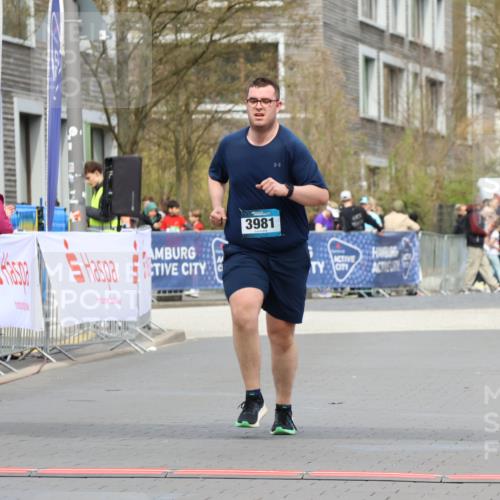 12.04.2026 - 45. Internationalen Wilhelmsburger Insellauf Strokosch-Dieckow http://msf.ph/oto/9477509 12.04.2026 13:30:42 Ziel 5241, 3981 meine-sportfotos.de