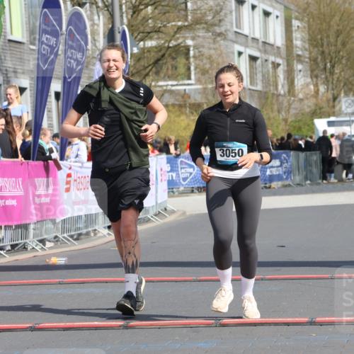 12.04.2026 - 45. Internationalen Wilhelmsburger Insellauf Strokosch-Dieckow http://msf.ph/oto/9477514 12.04.2026 11:37:47 Ziel 3050, 3051 meine-sportfotos.de