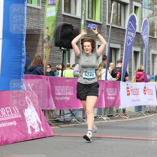 12.04.2026 - 45. Internationalen Wilhelmsburger Insellauf Strokosch-Dieckow http://msf.ph/oto/9477539 12.04.2026 13:30:39 Ziel 5241 meine-sportfotos.de