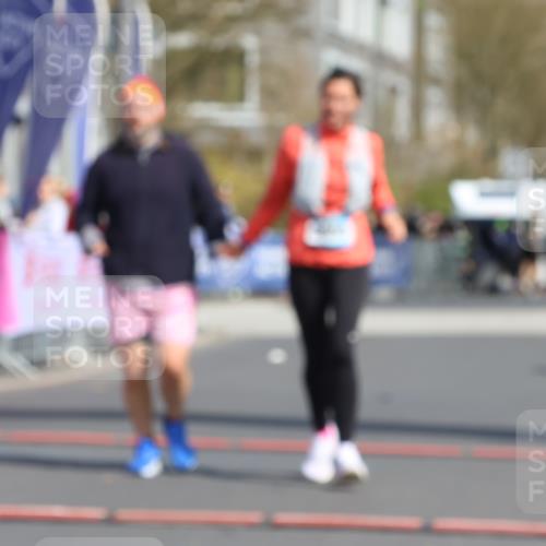 12.04.2026 - 45. Internationalen Wilhelmsburger Insellauf Strokosch-Dieckow http://msf.ph/oto/9477601 12.04.2026 11:38:45 Ziel 5655, 5656 meine-sportfotos.de