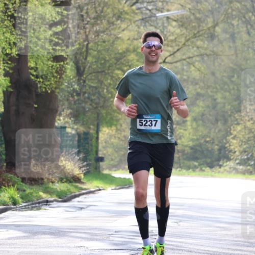 12.04.2026 - 45. Internationalen Wilhelmsburger Insellauf Yannick Fuchs http://msf.ph/oto/9477604 12.04.2026 10:13:26 Laufen 5237 meine-sportfotos.de