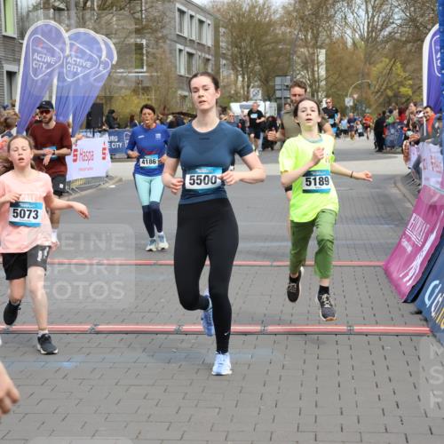 12.04.2026 - 45. Internationalen Wilhelmsburger Insellauf Strokosch-Dieckow http://msf.ph/oto/9477610 12.04.2026 12:57:33 Ziel 3867, 5500, 5073, 5189, 3287, 4186, 4375 meine-sportfotos.de