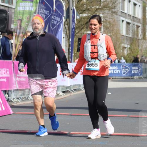 12.04.2026 - 45. Internationalen Wilhelmsburger Insellauf Strokosch-Dieckow http://msf.ph/oto/9477622 12.04.2026 11:38:46 Ziel 5655, 5656 meine-sportfotos.de