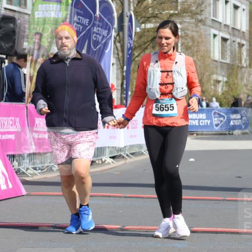 12.04.2026 - 45. Internationalen Wilhelmsburger Insellauf Strokosch-Dieckow http://msf.ph/oto/9477630 12.04.2026 11:38:47 Ziel 5655, 5656 meine-sportfotos.de