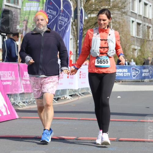 12.04.2026 - 45. Internationalen Wilhelmsburger Insellauf Strokosch-Dieckow http://msf.ph/oto/9477638 12.04.2026 11:38:47 Ziel 5655, 5656 meine-sportfotos.de