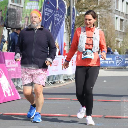 12.04.2026 - 45. Internationalen Wilhelmsburger Insellauf Strokosch-Dieckow http://msf.ph/oto/9477661 12.04.2026 11:38:47 Ziel 5655, 5656 meine-sportfotos.de