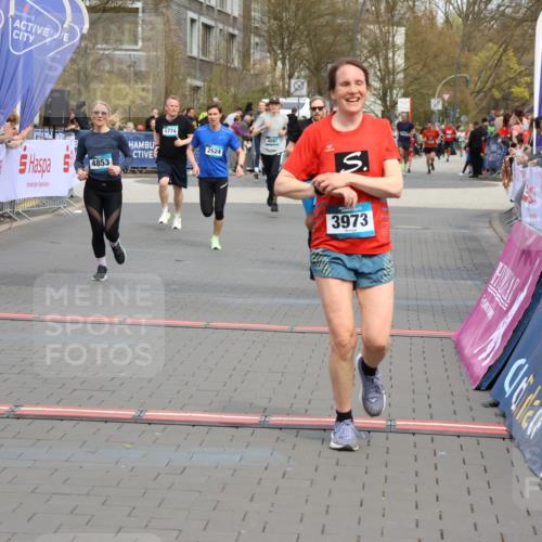 12.04.2026 - 45. Internationalen Wilhelmsburger Insellauf Strokosch-Dieckow http://msf.ph/oto/9477667 12.04.2026 12:57:39 Ziel 3973, 4853, 4569, 2624 meine-sportfotos.de
