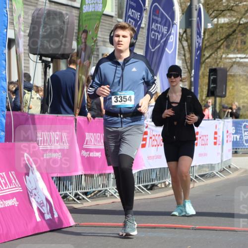 12.04.2026 - 45. Internationalen Wilhelmsburger Insellauf Strokosch-Dieckow http://msf.ph/oto/9477675 12.04.2026 11:39:05 Ziel 3354, 2955 meine-sportfotos.de