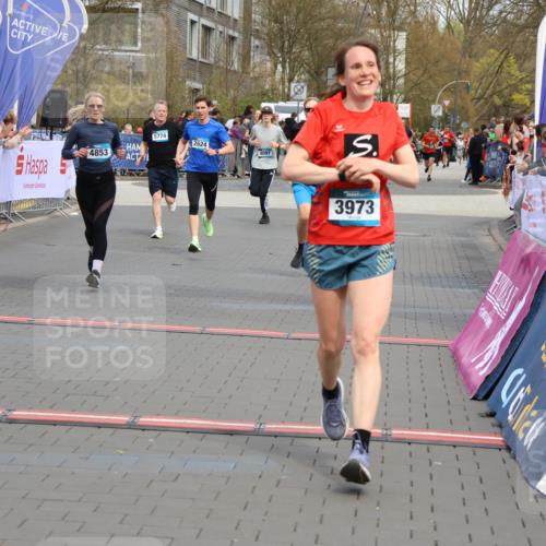 12.04.2026 - 45. Internationalen Wilhelmsburger Insellauf Strokosch-Dieckow http://msf.ph/oto/9477691 12.04.2026 12:57:39 Ziel 3973, 4853, 4569, 2624 meine-sportfotos.de