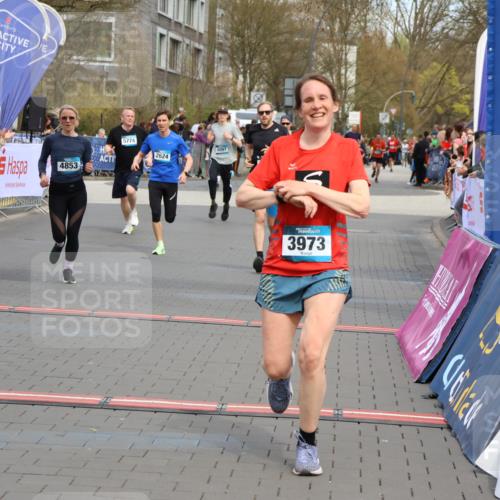 12.04.2026 - 45. Internationalen Wilhelmsburger Insellauf Strokosch-Dieckow http://msf.ph/oto/9477704 12.04.2026 12:57:39 Ziel 3973, 4853, 4569, 2624 meine-sportfotos.de