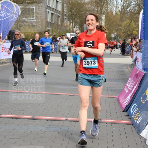 12.04.2026 - 45. Internationalen Wilhelmsburger Insellauf Strokosch-Dieckow http://msf.ph/oto/9477734 12.04.2026 12:57:40 Ziel 3973, 4853, 4569, 2624, 5801, 4097 meine-sportfotos.de