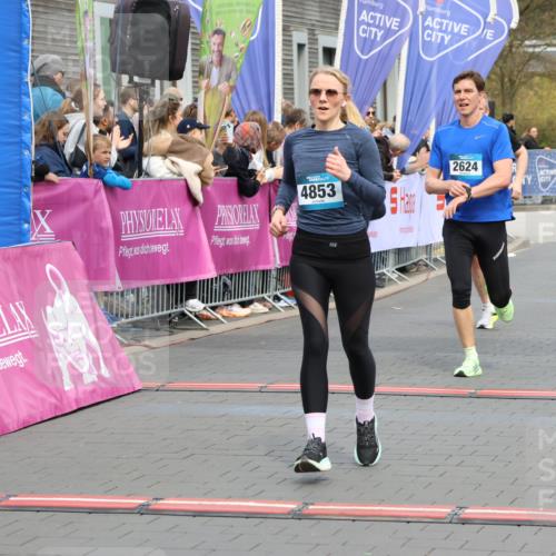12.04.2026 - 45. Internationalen Wilhelmsburger Insellauf Strokosch-Dieckow http://msf.ph/oto/9477747 12.04.2026 12:57:42 Ziel 3973, 4853, 4569, 2624, 5801, 4097 meine-sportfotos.de