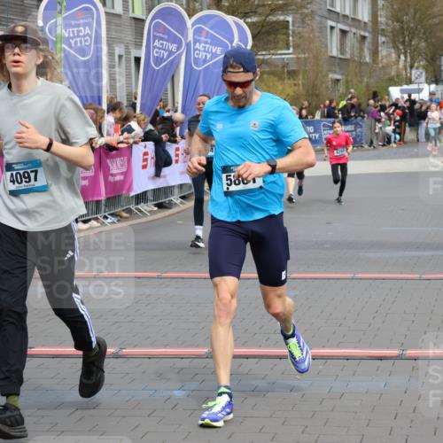 12.04.2026 - 45. Internationalen Wilhelmsburger Insellauf Strokosch-Dieckow http://msf.ph/oto/9477776 12.04.2026 12:57:46 Ziel 4569, 2624, 5801, 4097, 5744, 4524, 4259 meine-sportfotos.de