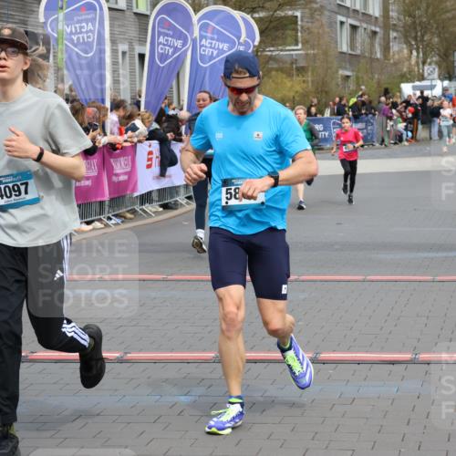 12.04.2026 - 45. Internationalen Wilhelmsburger Insellauf Strokosch-Dieckow http://msf.ph/oto/9477783 12.04.2026 12:57:46 Ziel 4569, 2624, 5801, 4097, 5744, 4524, 4259 meine-sportfotos.de