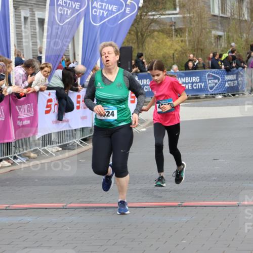 12.04.2026 - 45. Internationalen Wilhelmsburger Insellauf Strokosch-Dieckow http://msf.ph/oto/9477812 12.04.2026 12:57:49 Ziel 5744, 4524, 4259, 5791, 5696, 4740 meine-sportfotos.de
