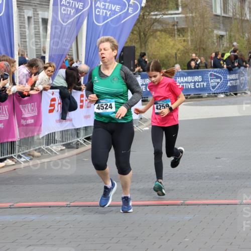 12.04.2026 - 45. Internationalen Wilhelmsburger Insellauf Strokosch-Dieckow http://msf.ph/oto/9477820 12.04.2026 12:57:49 Ziel 5744, 4524, 4259, 5791, 5696, 4740 meine-sportfotos.de