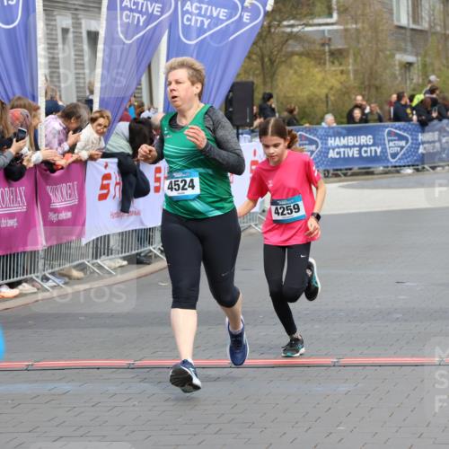 12.04.2026 - 45. Internationalen Wilhelmsburger Insellauf Strokosch-Dieckow http://msf.ph/oto/9477833 12.04.2026 12:57:49 Ziel 5744, 4524, 4259, 5791, 5696, 4740 meine-sportfotos.de