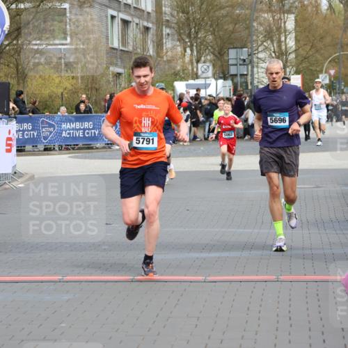 12.04.2026 - 45. Internationalen Wilhelmsburger Insellauf Strokosch-Dieckow http://msf.ph/oto/9477839 12.04.2026 12:57:50 Ziel 5744, 4524, 4259, 5791, 5696, 4740 meine-sportfotos.de