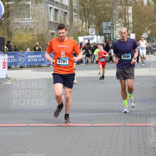 12.04.2026 - 45. Internationalen Wilhelmsburger Insellauf Strokosch-Dieckow http://msf.ph/oto/9477846 12.04.2026 12:57:50 Ziel 5744, 4524, 4259, 5791, 5696, 4740 meine-sportfotos.de