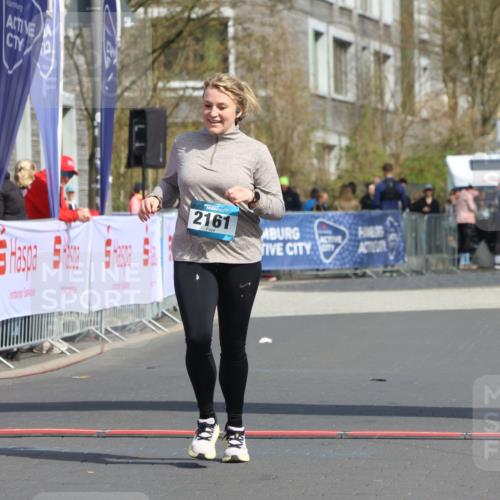 12.04.2026 - 45. Internationalen Wilhelmsburger Insellauf Strokosch-Dieckow http://msf.ph/oto/9477847 12.04.2026 11:40:33 Ziel 2161 meine-sportfotos.de