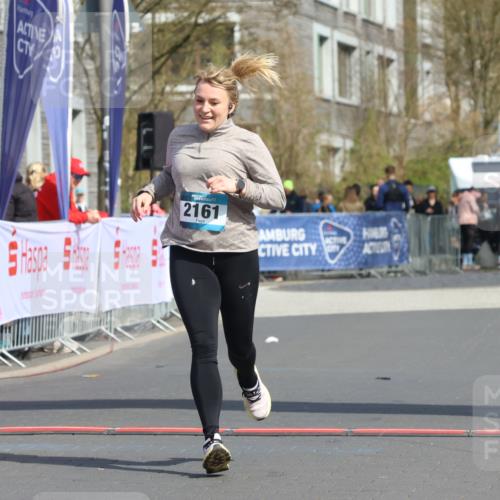 12.04.2026 - 45. Internationalen Wilhelmsburger Insellauf Strokosch-Dieckow http://msf.ph/oto/9477861 12.04.2026 11:40:33 Ziel 2161 meine-sportfotos.de