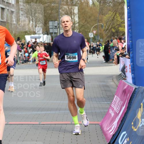 12.04.2026 - 45. Internationalen Wilhelmsburger Insellauf Strokosch-Dieckow http://msf.ph/oto/9477874 12.04.2026 12:57:52 Ziel 4524, 4259, 5791, 5696, 4740, 4599, 5062, 4851, 5172, 4959 meine-sportfotos.de