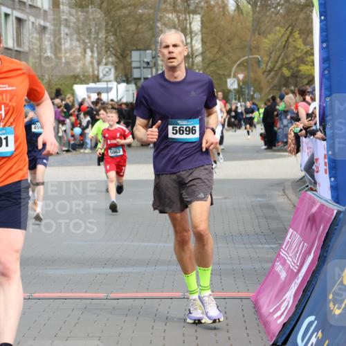 12.04.2026 - 45. Internationalen Wilhelmsburger Insellauf Strokosch-Dieckow http://msf.ph/oto/9477881 12.04.2026 12:57:52 Ziel 4524, 4259, 5791, 5696, 4740, 4599, 5062, 4851, 5172, 4959 meine-sportfotos.de