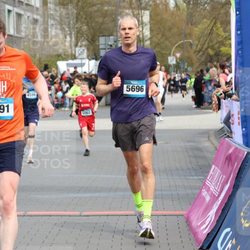12.04.2026 - 45. Internationalen Wilhelmsburger Insellauf Strokosch-Dieckow http://msf.ph/oto/9477888 12.04.2026 12:57:52 Ziel 4524, 4259, 5791, 5696, 4740, 4599, 5062, 4851, 5172, 4959 meine-sportfotos.de