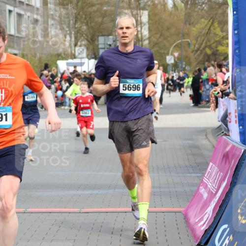 12.04.2026 - 45. Internationalen Wilhelmsburger Insellauf Strokosch-Dieckow http://msf.ph/oto/9477893 12.04.2026 12:57:52 Ziel 4524, 4259, 5791, 5696, 4740, 4599, 5062, 4851, 5172, 4959 meine-sportfotos.de