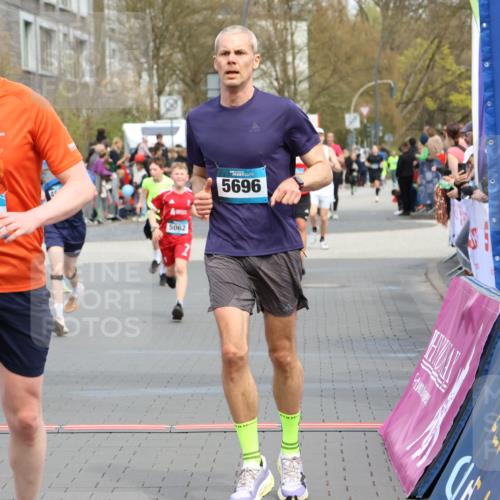 12.04.2026 - 45. Internationalen Wilhelmsburger Insellauf Strokosch-Dieckow http://msf.ph/oto/9477912 12.04.2026 12:57:52 Ziel 4524, 4259, 5791, 5696, 4740, 4599, 5062, 4851, 5172, 4959 meine-sportfotos.de