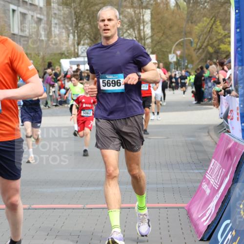 12.04.2026 - 45. Internationalen Wilhelmsburger Insellauf Strokosch-Dieckow http://msf.ph/oto/9477919 12.04.2026 12:57:52 Ziel 4524, 4259, 5791, 5696, 4740, 4599, 5062, 4851, 5172, 4959 meine-sportfotos.de