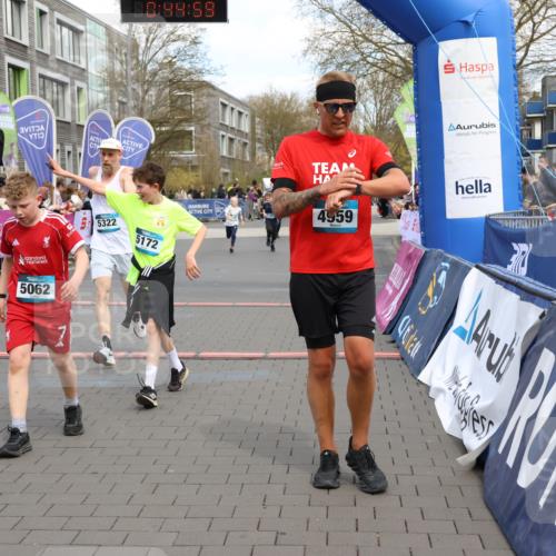 12.04.2026 - 45. Internationalen Wilhelmsburger Insellauf Strokosch-Dieckow http://msf.ph/oto/9477967 12.04.2026 12:57:59 Ziel 4599, 5062, 4851, 5172, 4959, 5322, 5129, 3190 meine-sportfotos.de