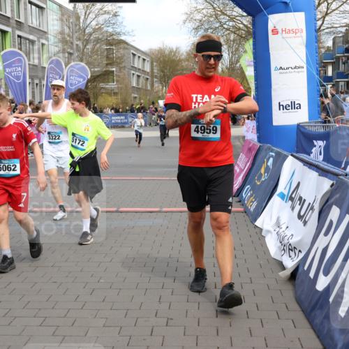 12.04.2026 - 45. Internationalen Wilhelmsburger Insellauf Strokosch-Dieckow http://msf.ph/oto/9477985 12.04.2026 12:57:59 Ziel 4599, 5062, 4851, 5172, 4959, 5322, 5129, 3190 meine-sportfotos.de