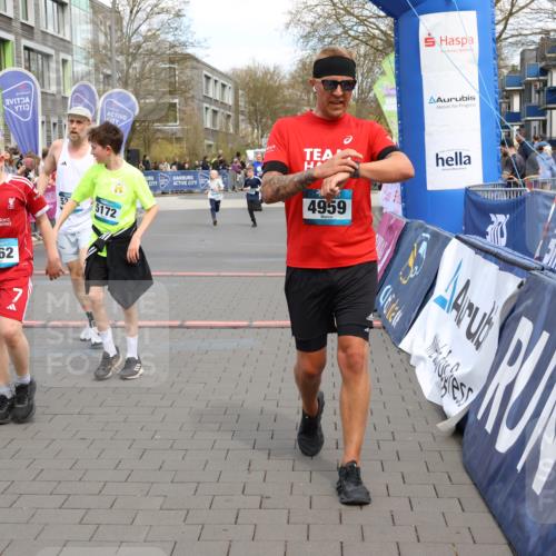 12.04.2026 - 45. Internationalen Wilhelmsburger Insellauf Strokosch-Dieckow http://msf.ph/oto/9478001 12.04.2026 12:57:59 Ziel 4599, 5062, 4851, 5172, 4959, 5322, 5129, 3190 meine-sportfotos.de