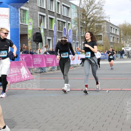 12.04.2026 - 45. Internationalen Wilhelmsburger Insellauf Strokosch-Dieckow http://msf.ph/oto/9478040 12.04.2026 13:29:54 Ziel 5535, 5536, 5539, 4547, 4420 meine-sportfotos.de