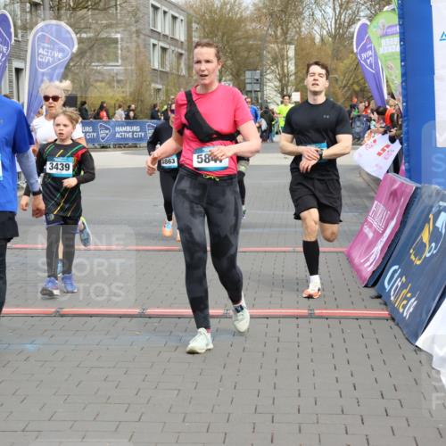 12.04.2026 - 45. Internationalen Wilhelmsburger Insellauf Strokosch-Dieckow http://msf.ph/oto/9478064 12.04.2026 12:58:09 Ziel 5736, 3189, 5847, 3439, 5232, 5277, 3863, 4887 meine-sportfotos.de